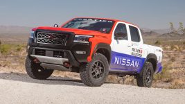 2022 Nissan Frontier betreedt Rebelle Rally met retro-kleuren, Nismo-onderdelen