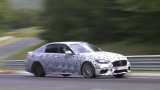 Prototype Mercedes-AMG C 63 uit 2022 klinkt levenloos door de ‘Ring’